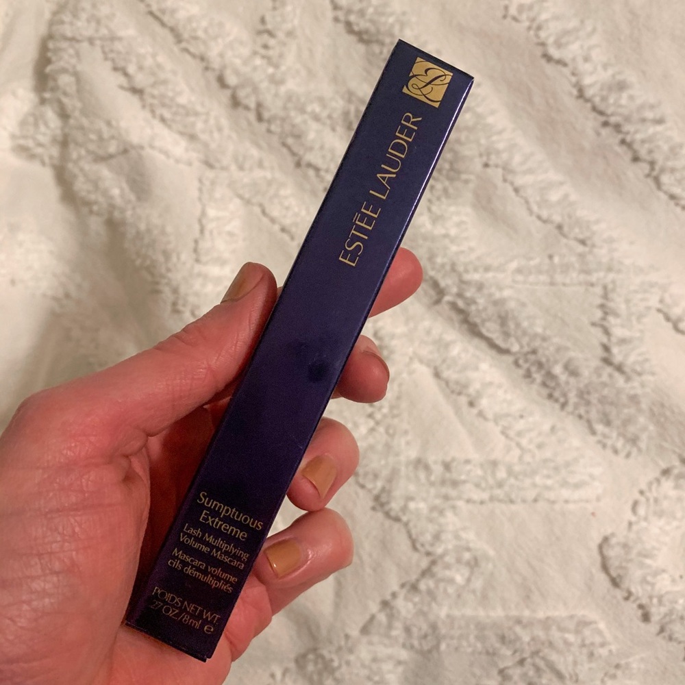 Estee Lauder sumptuous extreme mascara black